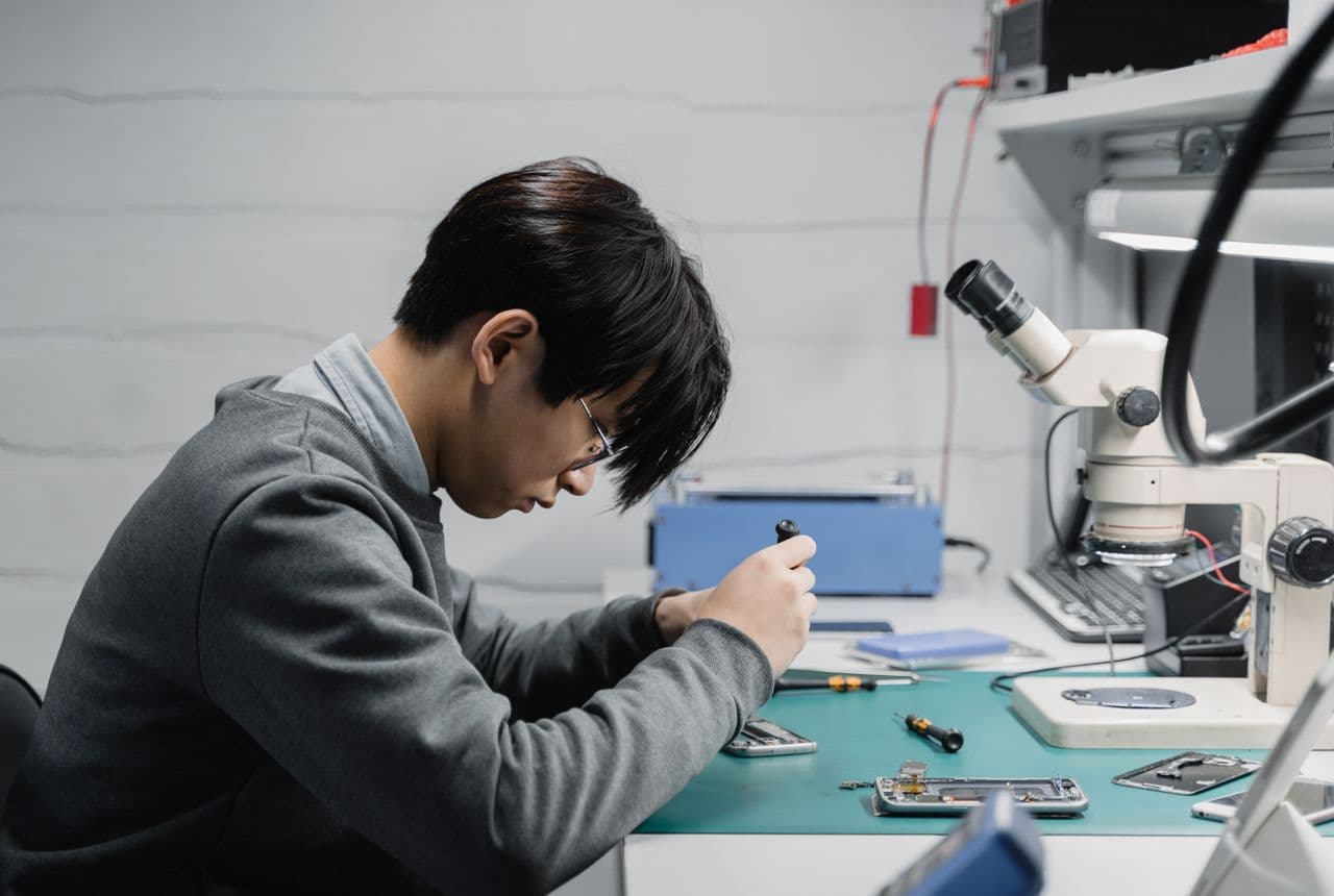 Microscope precision repair of a smartphone motherboard